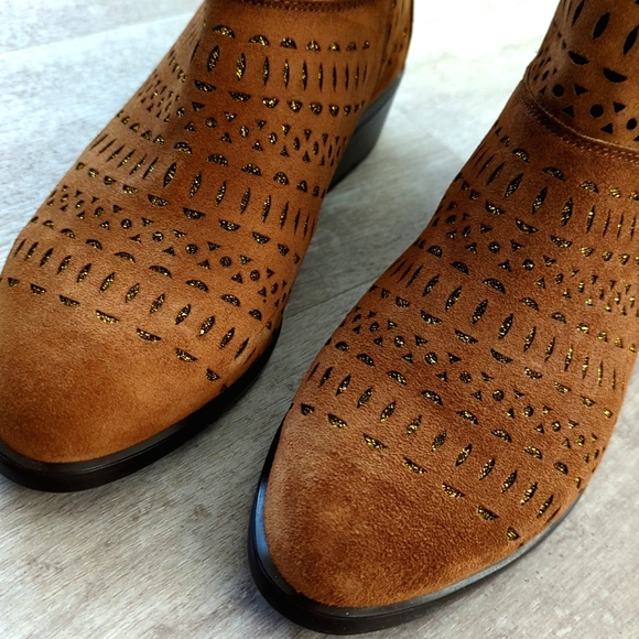 🆕🌿SUNDANCE KANNA SUEDE BOOTIES🌿 - Picture 6 of 12